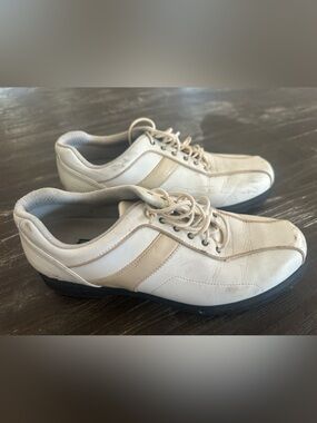 Callaway Women's leather Golf shoes in Cream and White, size 9